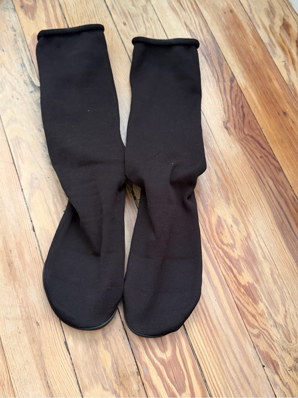 Yeezy Black Pods